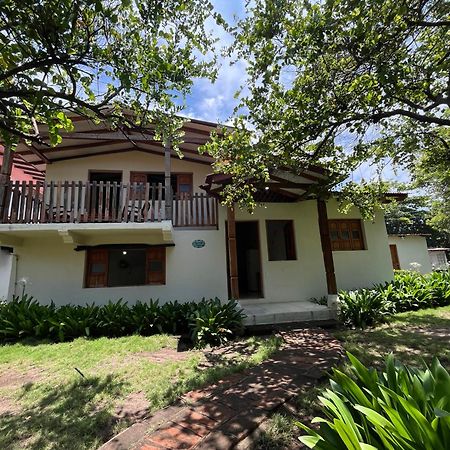Casa De Playa Los Moncada León Екстериор снимка